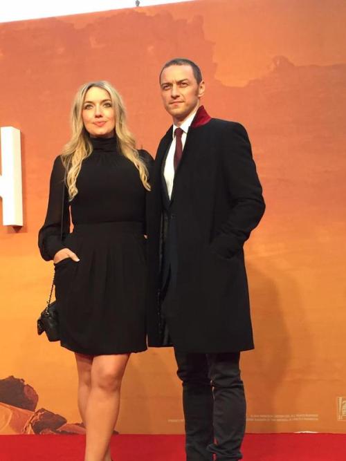 messedup4good:mtllovelygirl:seraphi-don:James McAvoy  and sister Joy at the London premiere of The M