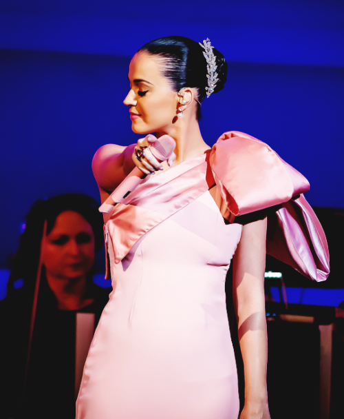 11.04 - Katy Perry Performs At David Lynch Foundation Benefit Concert, New York [HQ]