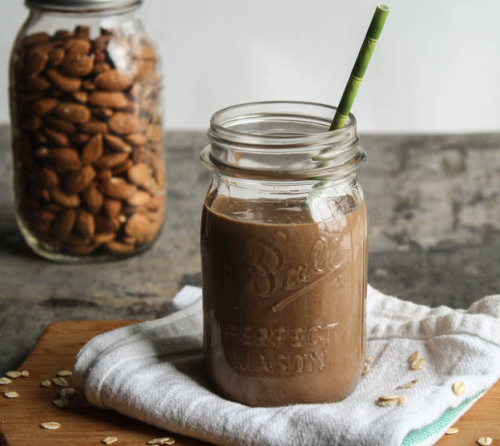 bakeddd: chocolate-almond oatmeal smoothie click here for recipe