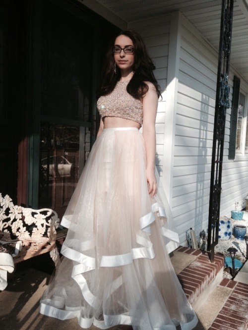 lesbianlolita: Prom! IM GONNA SHIT U R SO BEAUTIful DNJEKDKKDDKDKJS?!!!??