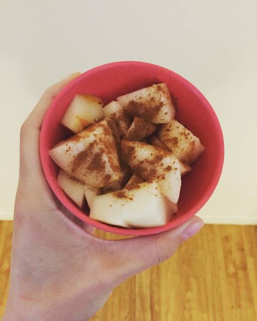 Ania&rsquo;s afternoon snack: warmed up fresh pear with cinnamon. #paleokids