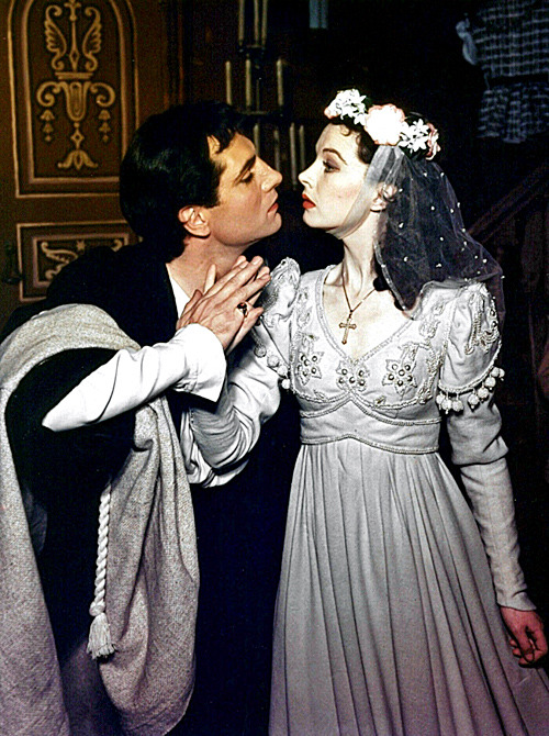 gregorypecks-deactivated2014032:Laurence Olivier and Vivien Leigh in Romeo and Juliet, 1940.