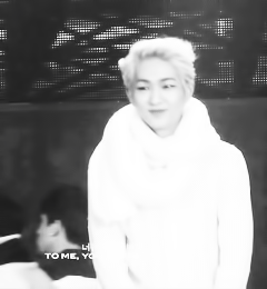 oncloud-onew:  Onew’s goodbye to the fans! (waves) *bows* (lingers for a little)