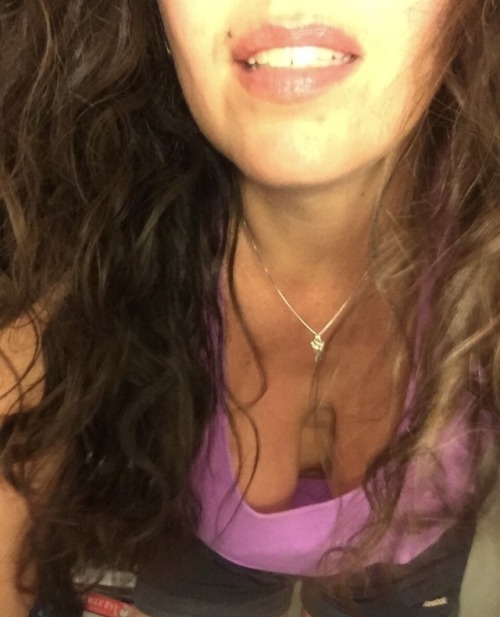 ultra-justtryit:I need some distraction from this day, baby…Cum home soon… @beastmodemetalGold Chain
