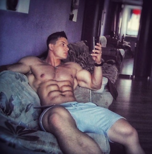 Sexy muscle guys