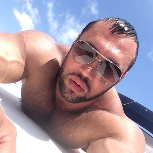 furonmuscle:  More of ultra-sexy Yury Mykhamedov!  Yes definitely ultra-sexy and the bulge adds to the fantasy 