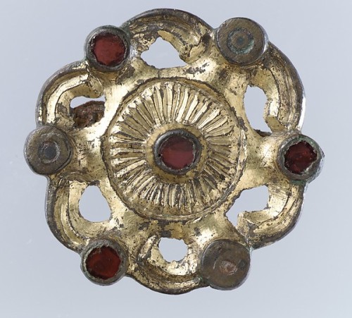 Frankish brooches, 6th centuryGarnets, worked in the cloisonné technique, featured prominently in th