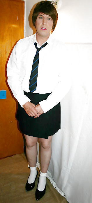 vickitv: Crossdressed sissy schoolgirl posing in her school uniform of black pleated kilt style skir