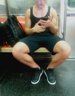 nychotguys:  Thighs