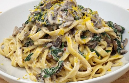 flakey-tart: Spinach, Mushroom and Ricotta Fettuccine with LemonClick here for the recipe!Click here