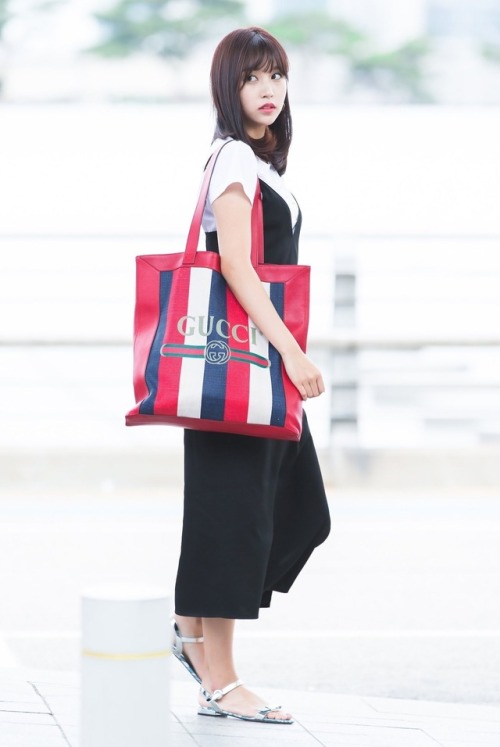 Twice - Airport Fashion - Summer 2018 Follow Viviane Fashion for more K-Style