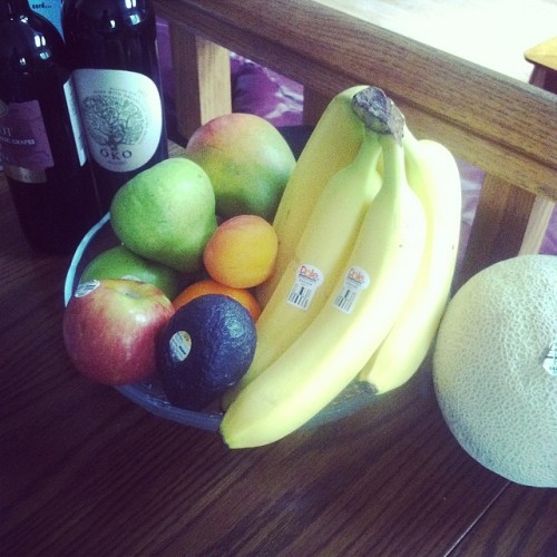 I’m greeted with a bowl of fruit, red wine and kombucha. My future in-laws love me ❤ With this