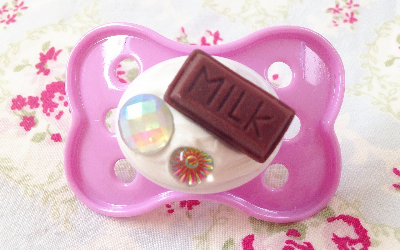 naughtyy-little-princesss:  pottycakes:  www.etsy.com/shop/LittlePottyCakes HI HI