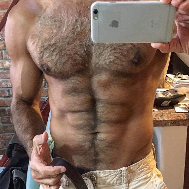 desbeauxmales:  Quel torse de reve mon bel iranien  …