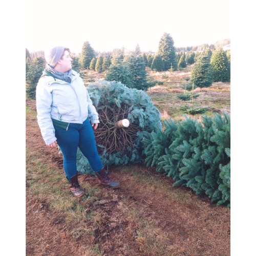Deirdre with the bounty. #Christmas #christmastree #oregon #estacada #country #pacificnorthwest #vsc