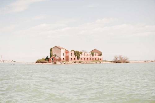 passivites:Insulae (Islands)Claudia Corrent