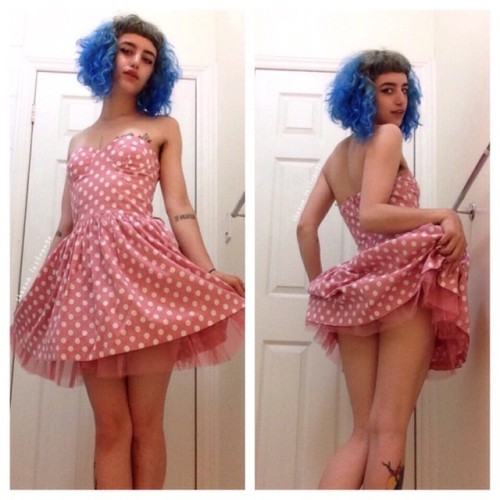 disgustinghuman:  let’s go on a date and eat cheeseburgers together 🍔💕