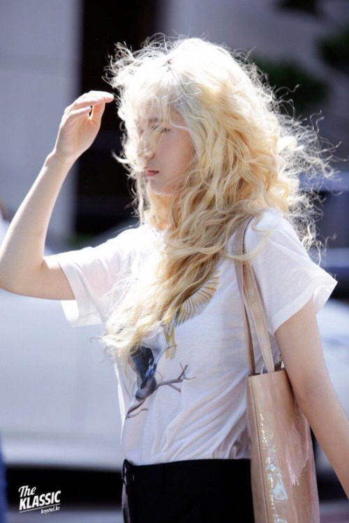 withfx:let’s take a moment to remember krystal’s iconic blonde curly hair