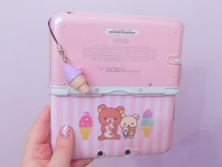 caseyyxo:  I was bored so I decided to make my own 3DS XL case. I think it turned out pretty cute :3 