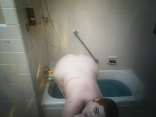 rollsofdestiny: I have a thing for weird, bad quality images.