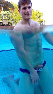 alanh-me:152k+ follow all things gay, naturist and “eye catching”  