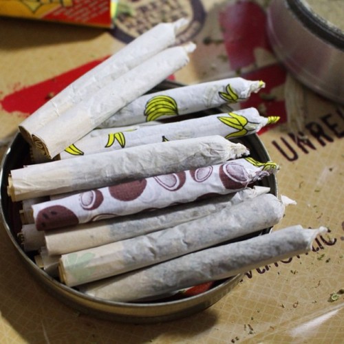 weedporndaily:  Which would you take? #rawlife247 #juicyjay #joint #weedporndaily #cannabis #stayregular #superstoners http://ift.tt/1ujzG4t  Not a fan of flavored papers.  I enjoy raws