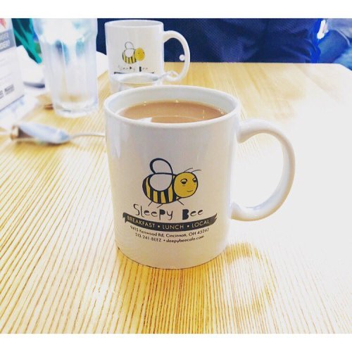 .: ☕️💤🐝 :. @jdwarner8675 @jerbrandon @jessi.christine #sleepybeecafe #cincyistheplacetobee (at Sleepy Bee - Blue Ash)