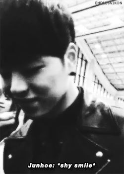 endlessikon:Junhoe getting happy after being told he’s handsome.