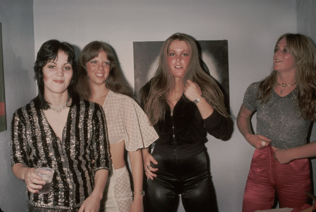 rockprods:The Runaways back stage at CBGBS’s adult photos