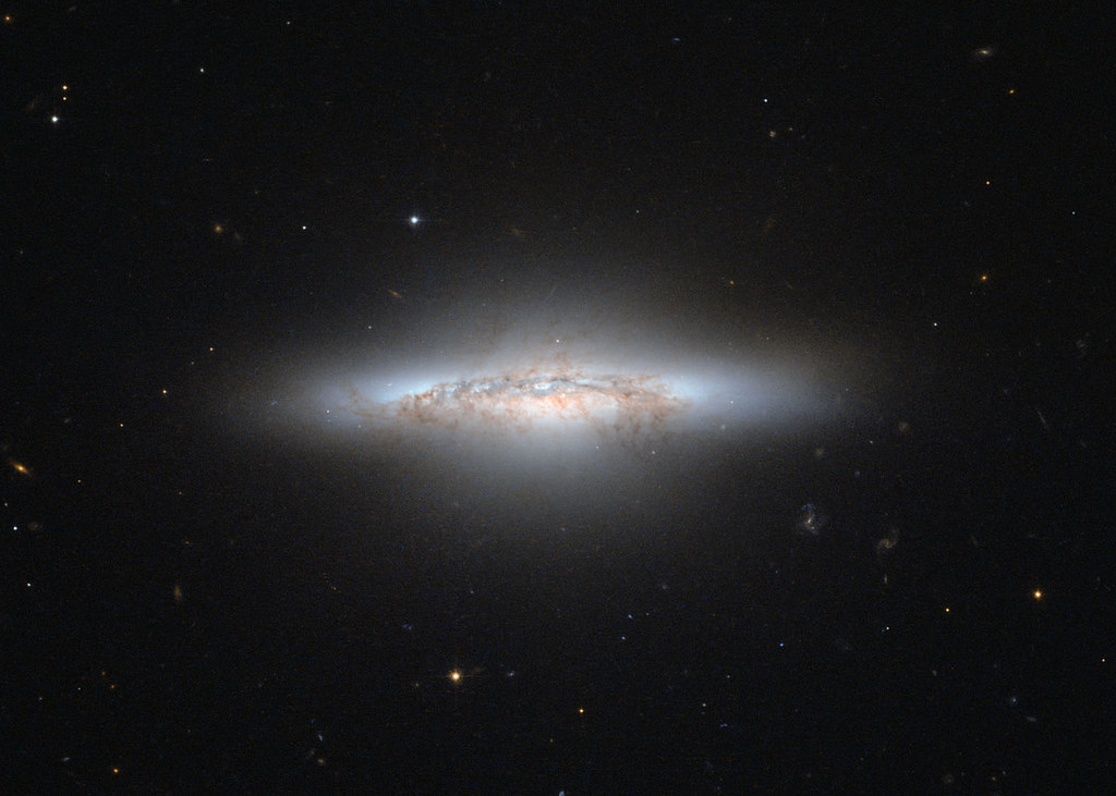 A galaxy colourfully on the wane ain’t dead yet by Hubble Space Telescope /…