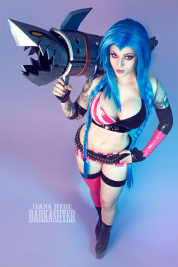 reavven:  hotcosplaychicks:  Jinx'ed by Vanderstorme