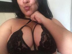 latinashunter:  Huge Titties+Phat Booty+Sexy