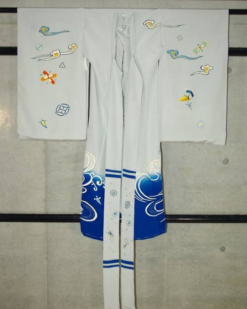 High grade boy miyamairi kimono (called ubugi or haregi) depicting a rising dragon (shôry