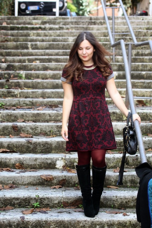 (via Only Shopping Blog - Fashion Blogger: Vestito in nero e bordeaux.. Dallo stile barocco!)