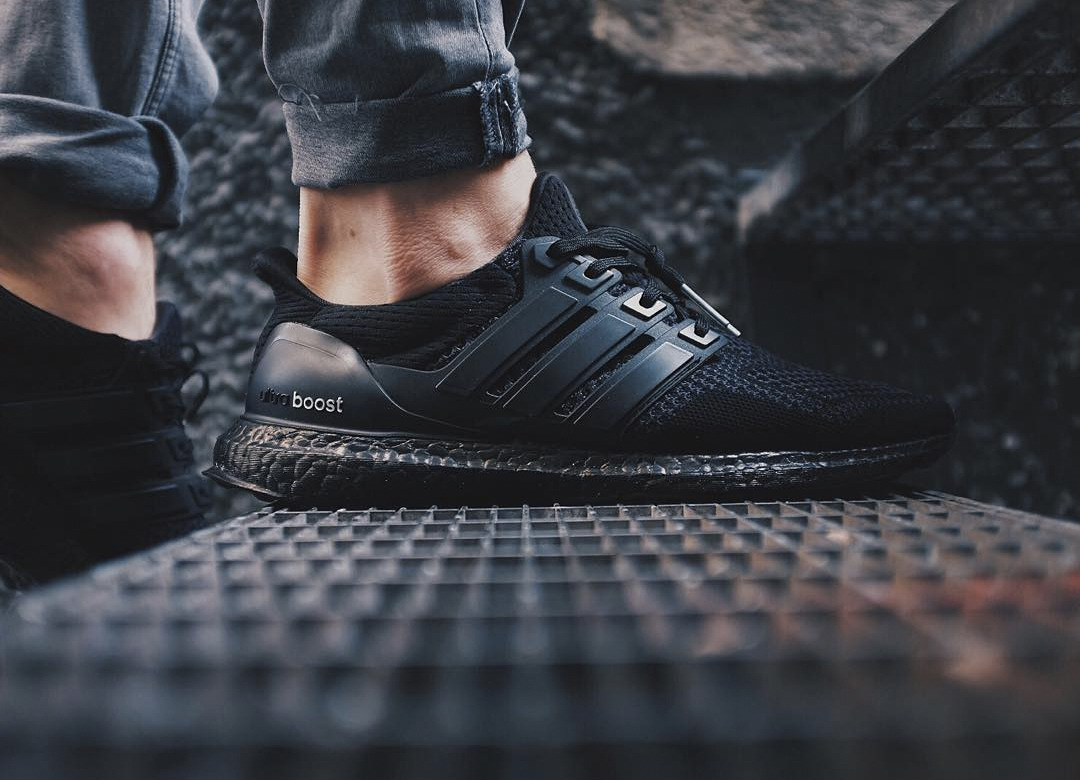 black ultra boost with jeans