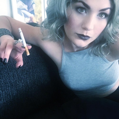 cumproducer: ganaimn1000: So classy and sexy! Gorgeous stunning Mrs! Yum lipstick rose
