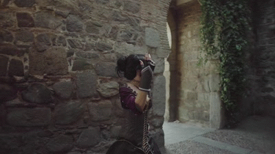 pigeonfoo:  theomeganerd:  Dragon Age Inquisition Morrigan Cosplay by Laura Sanchez (Nebulaluben) | Video