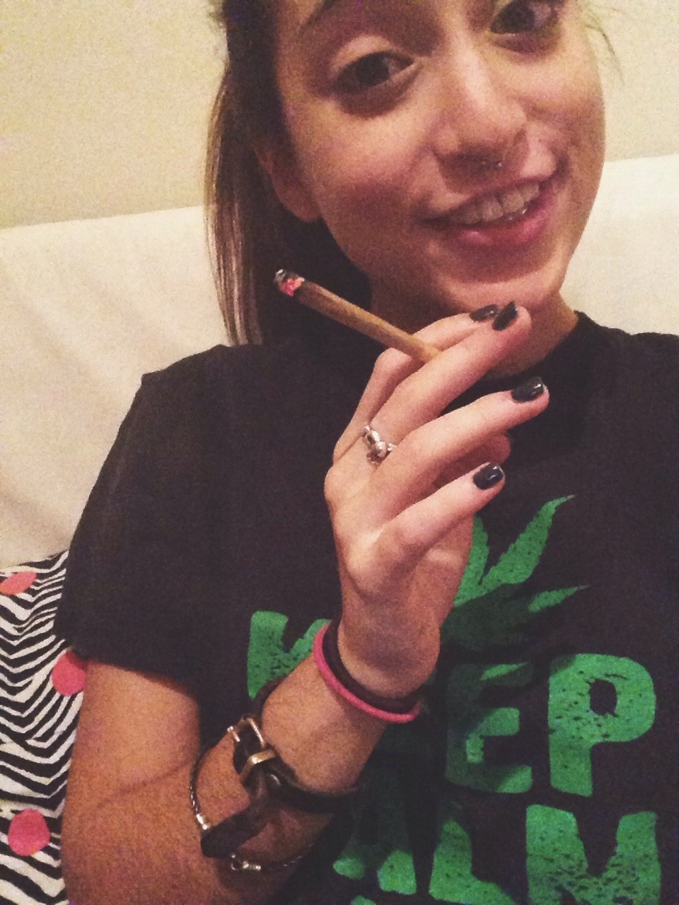 scoobys-doobie:  spliffs be4 bed💤💨