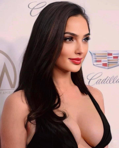 fitnesschampionxxx: I wonder if Wonder Woman likes to have those gorgeous tits fucked… 🤔