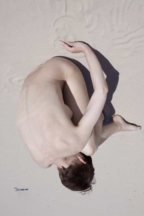 nevver:In and out of fashion, Viviane Sassen 