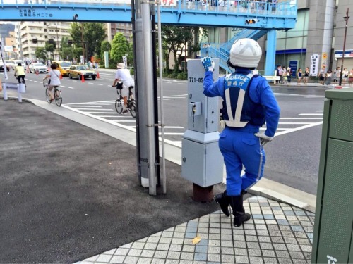 捕まりたくないけど話したーい。