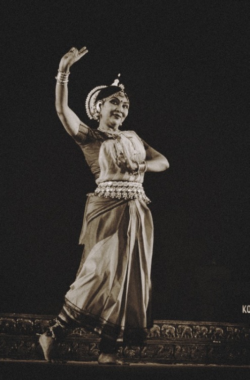 Odissi Aloka Kanungo, disciple of Guru Kelucharan Mohapatra and Artistic Director of Shinjan Nrityal