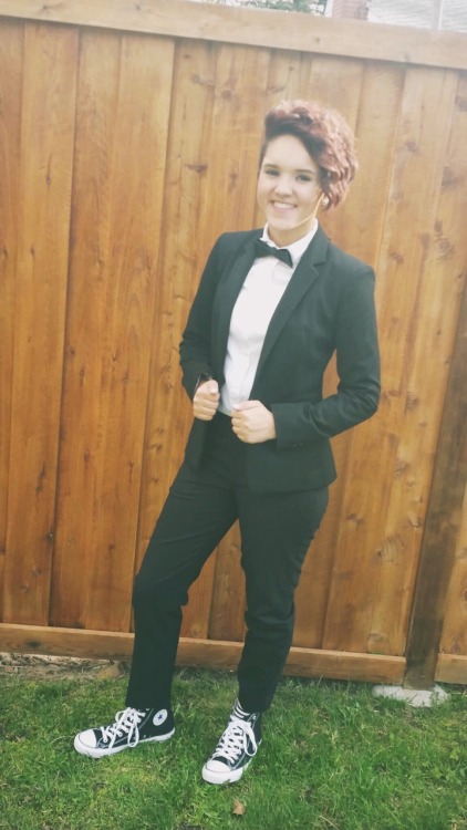 More girls should wear a suit to prom tbh g
