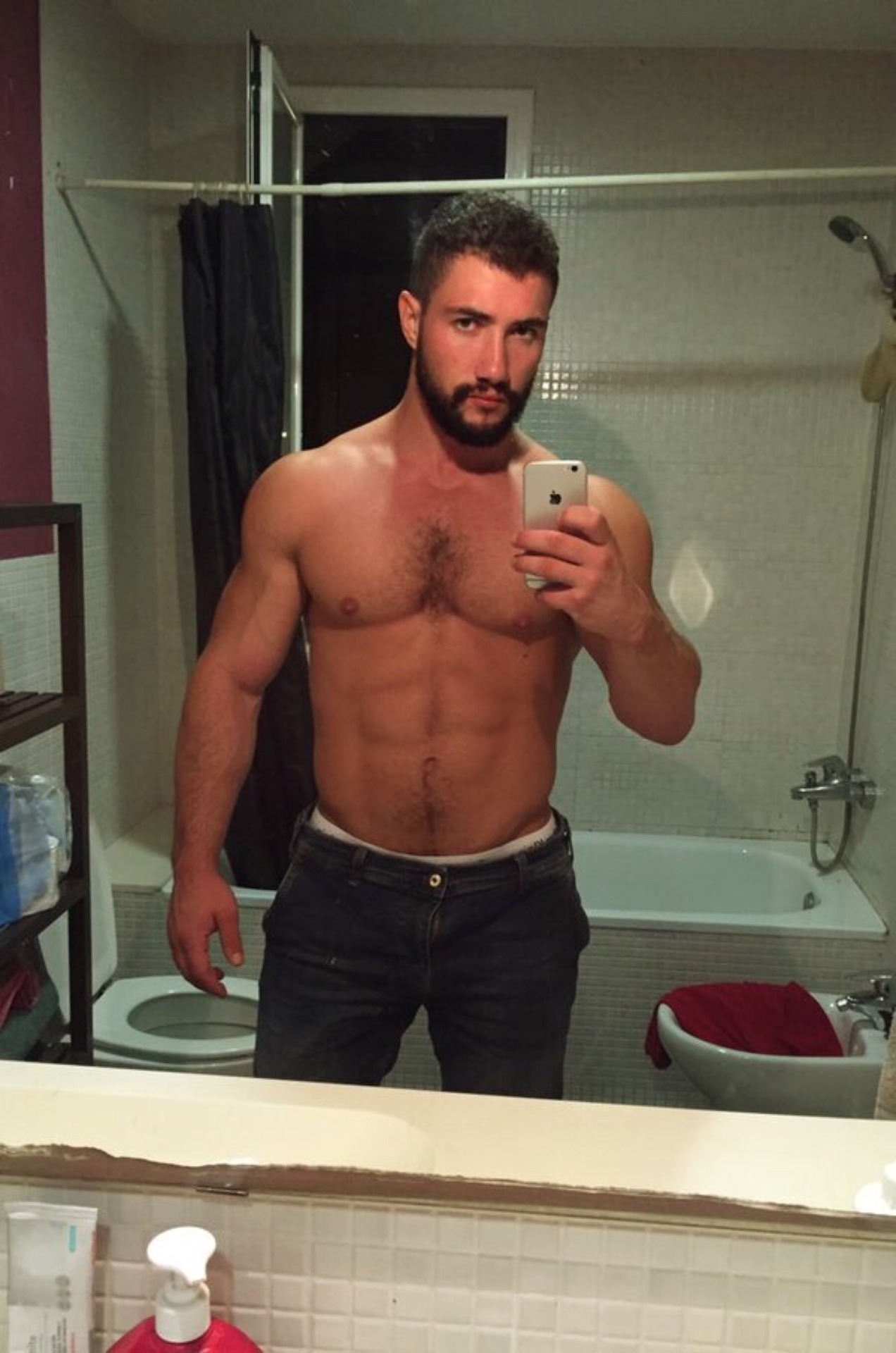 bearmuscleworship:  Take me to the gold, treasure trail 