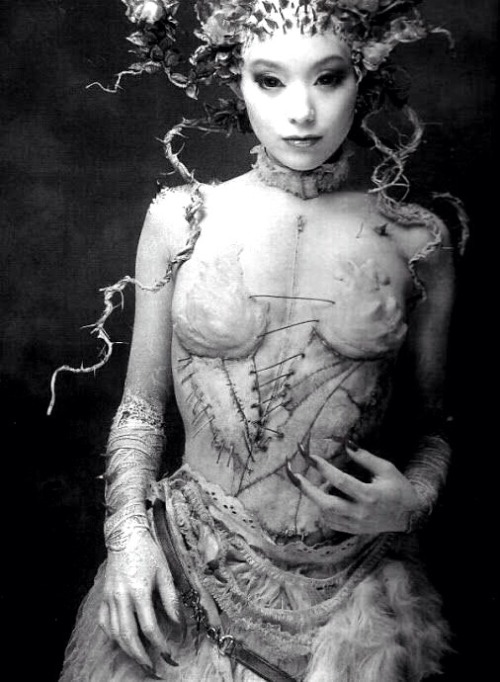 lady-circus:  Original here : shekho72 