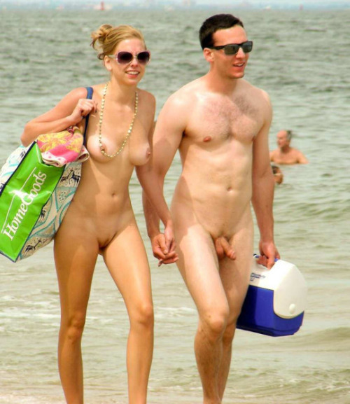 goldduster:  Having fun at the beach.  porn pictures
