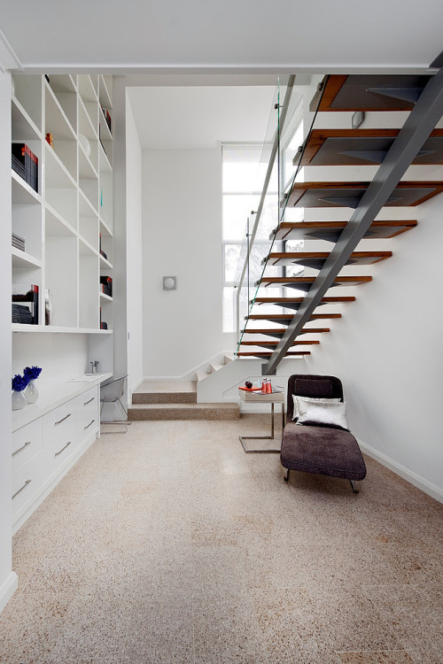 stayfr-sh:  Contemporary Home w/ Natural Lighting 