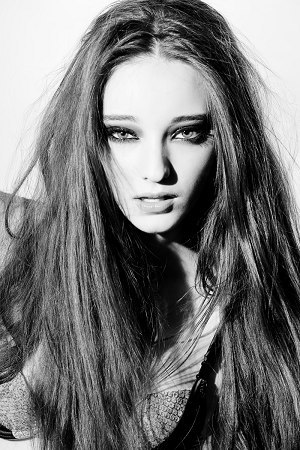n-o-o-n-e-k-n-o-w-s:  Emma Dumont @ Wilhelmina Models New York