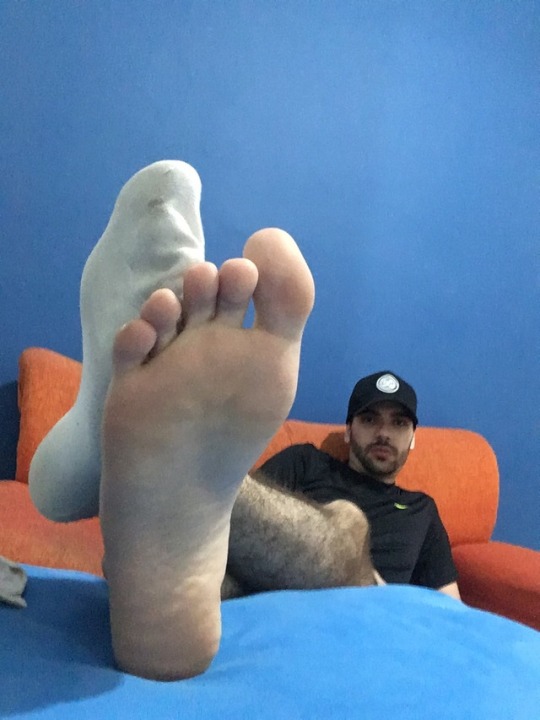 brmasterjulio:   I relax and you work fag! smell it and tribute me 🤑👅👃🏻💰 