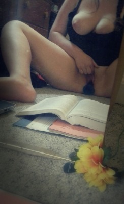 hippylove-addict:  Homework break.